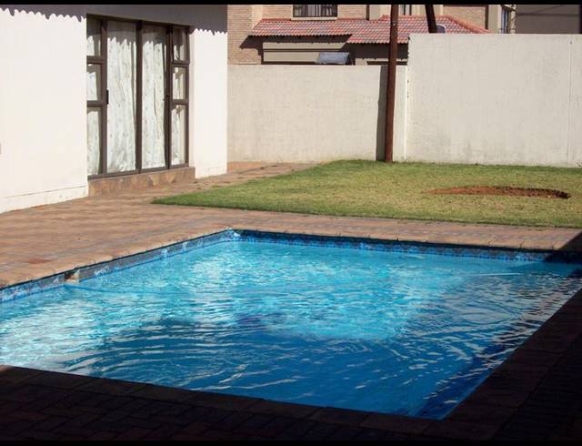 4 BEDROOM HOUSE FOR SALE IN VANDERBIJLPARK SE 8